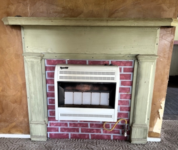 Victorian Fixer Upper in Blossom, TX - image 8