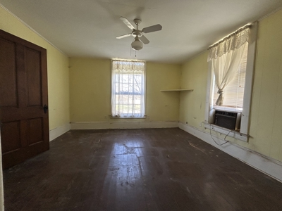 Victorian Fixer Upper in Blossom, TX - image 17