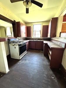 Victorian Fixer Upper in Blossom, TX - image 16