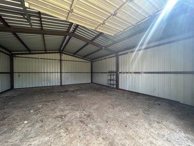 Victorian Fixer Upper in Blossom, TX - image 2