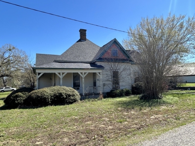Victorian Fixer Upper in Blossom, TX - image 14