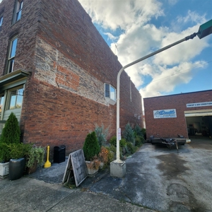 Commercial building/restaurant for sale in downtown Franklin, Ky. - image 4