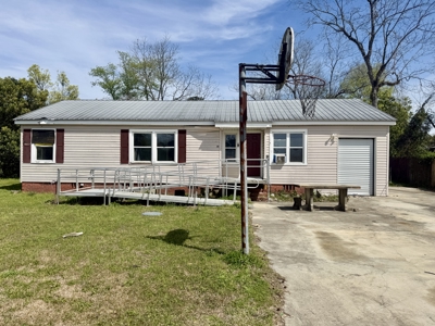 Home for sale in town of Geneva, Alabama - image 1
