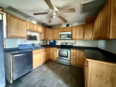 Home for sale in town of Geneva, Alabama - image 2