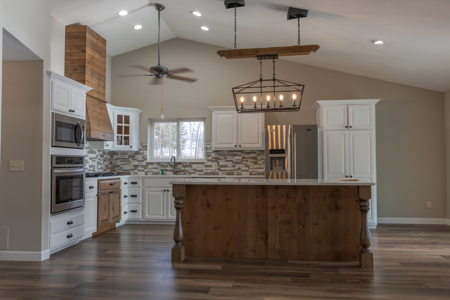 Beautiful Lake Front Home on Lake of the Oaks - image 9