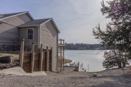 Beautiful Lake Front Home on Lake of the Oaks - image 3