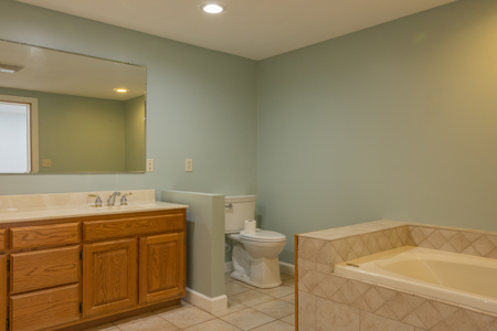 Beautiful Lake Front Home on Lake of the Oaks - image 32