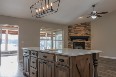 Beautiful Lake Front Home on Lake of the Oaks - image 8