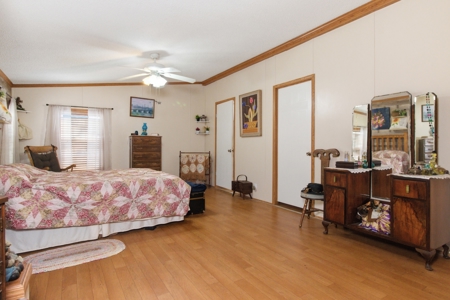 Ozark County Home on 7.5 Acres Near North Fork River - image 12