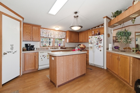 Ozark County Home on 7.5 Acres Near North Fork River - image 8