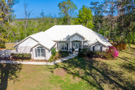 Riverfront Retreat 3BR Home on 2 Acres Along the Suwannee River - image 5