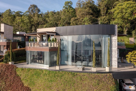 Casa de lujo en Vía Las Palmas Medellín - image 1