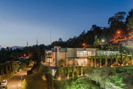 Casa de lujo en Vía Las Palmas Medellín - image 3