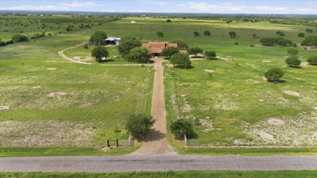 Elevated Country Living on 20 Acres in prime location - image 44