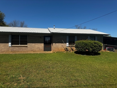 Daingerfield Home with City Utilities - image 4