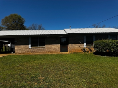 Daingerfield Home with City Utilities - image 3