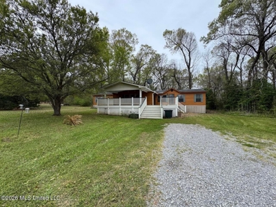 146 A Cloverdale Rd Near Natchez MS Quiet Home on 7.22 Acres - image 1