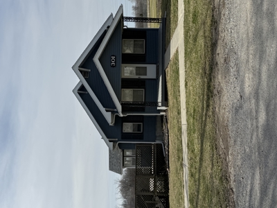 Charming Small-Town Living with Investment Potential in Mount Ayr - image 1