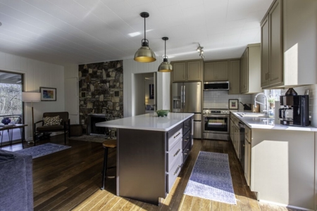 Riverfront Home For Sale With Land in Northern Arkansas - image 25