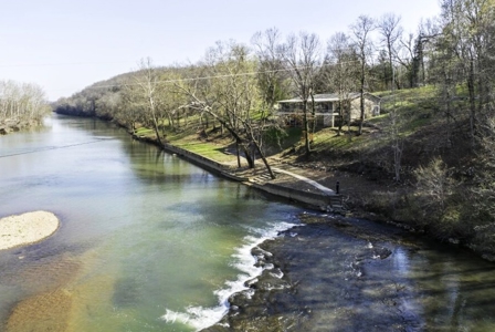 Riverfront Home For Sale With Land in Northern Arkansas - image 5