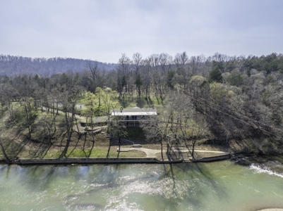 Riverfront Home For Sale With Land in Northern Arkansas - image 1