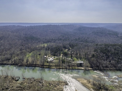 Riverfront Home For Sale With Land in Northern Arkansas - image 3