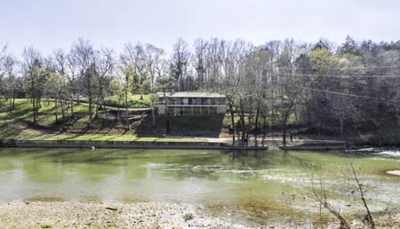 Riverfront Home For Sale With Land in Northern Arkansas - image 37