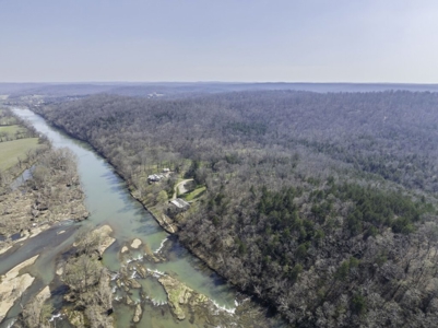 Riverfront Home For Sale With Land in Northern Arkansas - image 14