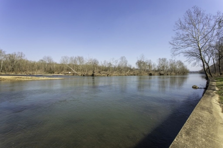 Riverfront Home For Sale With Land in Northern Arkansas - image 35