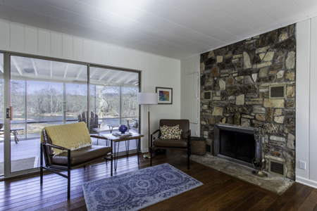 Riverfront Home For Sale With Land in Northern Arkansas - image 16