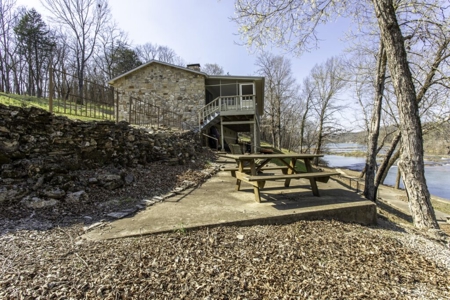 Riverfront Home For Sale With Land in Northern Arkansas - image 10