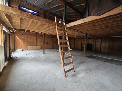 Country Acreage & Shop - Adjoining National Forest Area - image 19