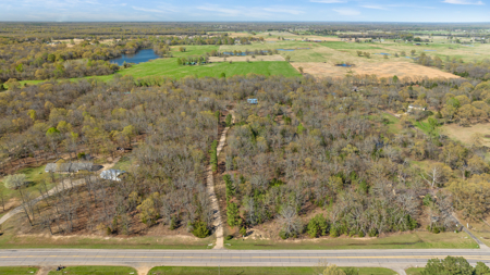 20 Acres, Farmhouse & Shop in Blossom TX - image 39