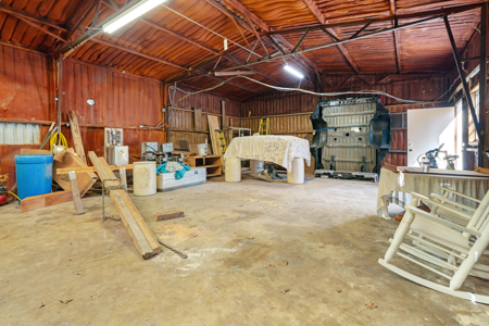 20 Acres, Farmhouse & Shop in Blossom TX - image 27