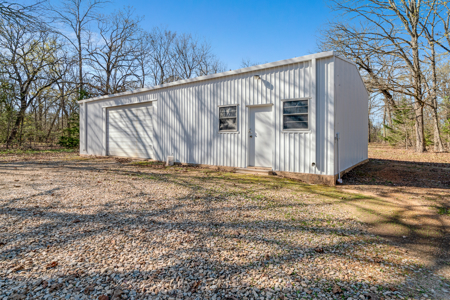 20 Acres, Farmhouse & Shop in Blossom TX - image 28