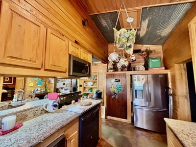 Farmhouse in Tylertown MS with a Pond - image 8