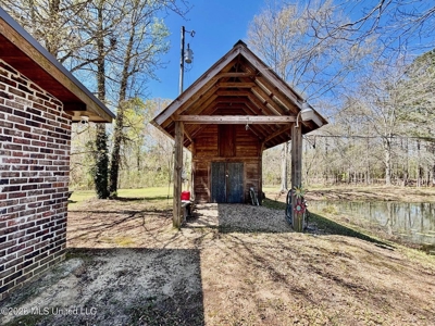 Farmhouse in Tylertown MS with a Pond - image 25