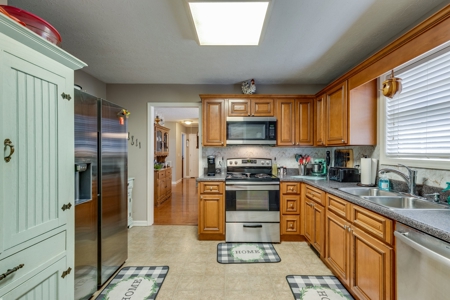 Country Home for Sale in Marshall County, Tennessee - image 13
