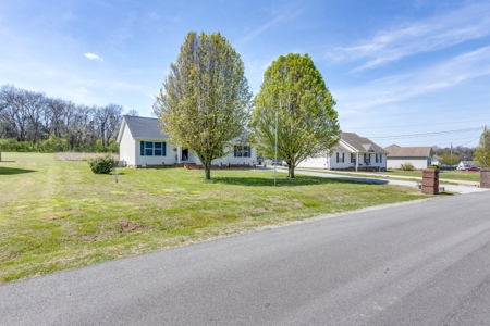Country Home for Sale in Marshall County, Tennessee - image 25