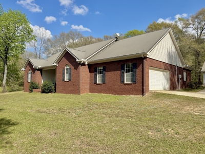 Secluded Country Home on 9.9ac Located N of Hartford Alabama - image 1