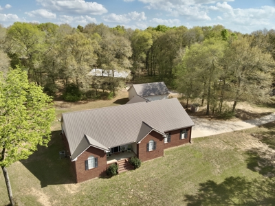 Secluded Country Home on 9.9ac Located N of Hartford Alabama - image 9
