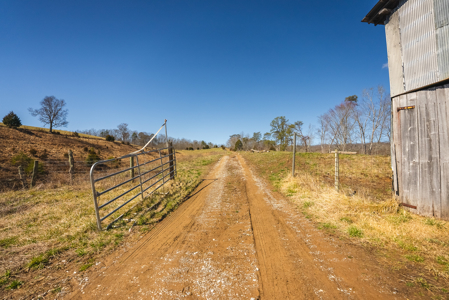 Unrestricted Acres with Farmhouse, East Tennessee Hancock County - image 26