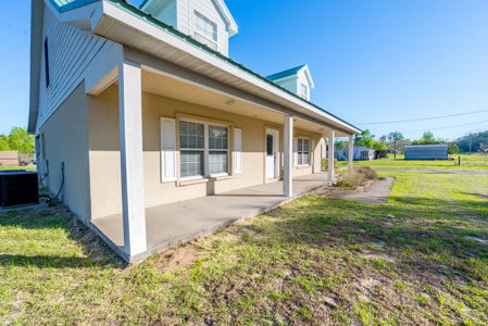 1 Acre. 3 Bedrooms, Paved Road - image 2