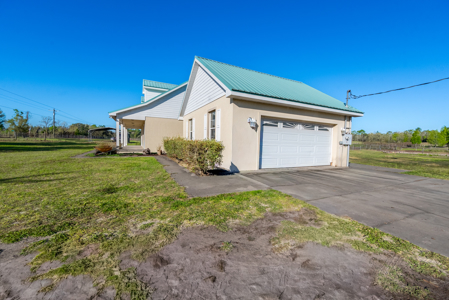 1 Acre. 3 Bedrooms, Paved Road - image 4