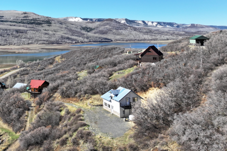 Lakefront Mountain Property For Sale - image 18