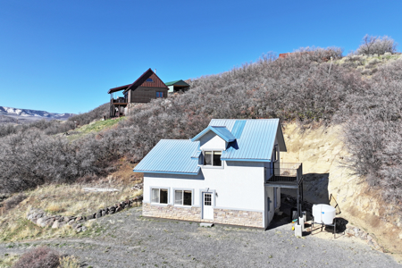 Lakefront Mountain Property For Sale - image 23