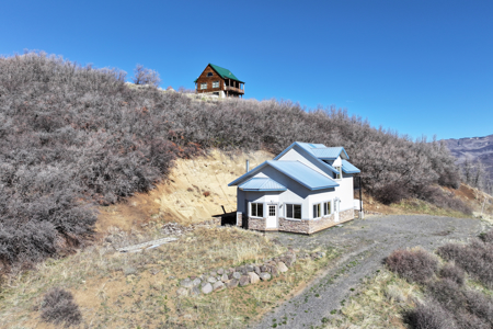 Lakefront Mountain Property For Sale - image 27