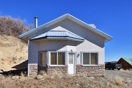 Lakefront Mountain Property For Sale - image 20