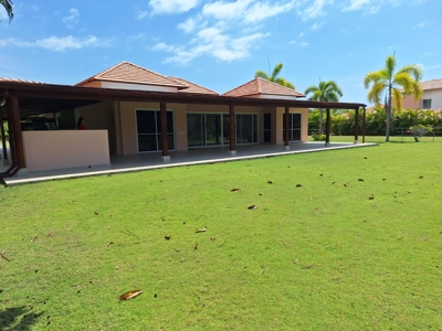 Estate-Size Golf Villa in Costa Blanca Decameron | 1,857 m² Lot - image 2