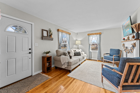 Charming Cape Cod in Reedsburg WI - image 4
